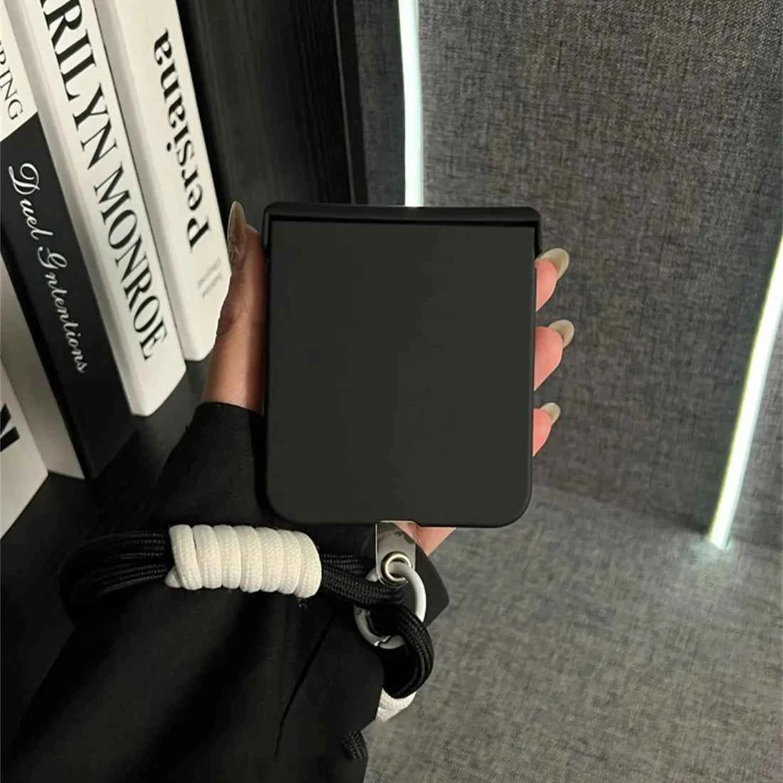 Luxury Gradient Black White Case Regular