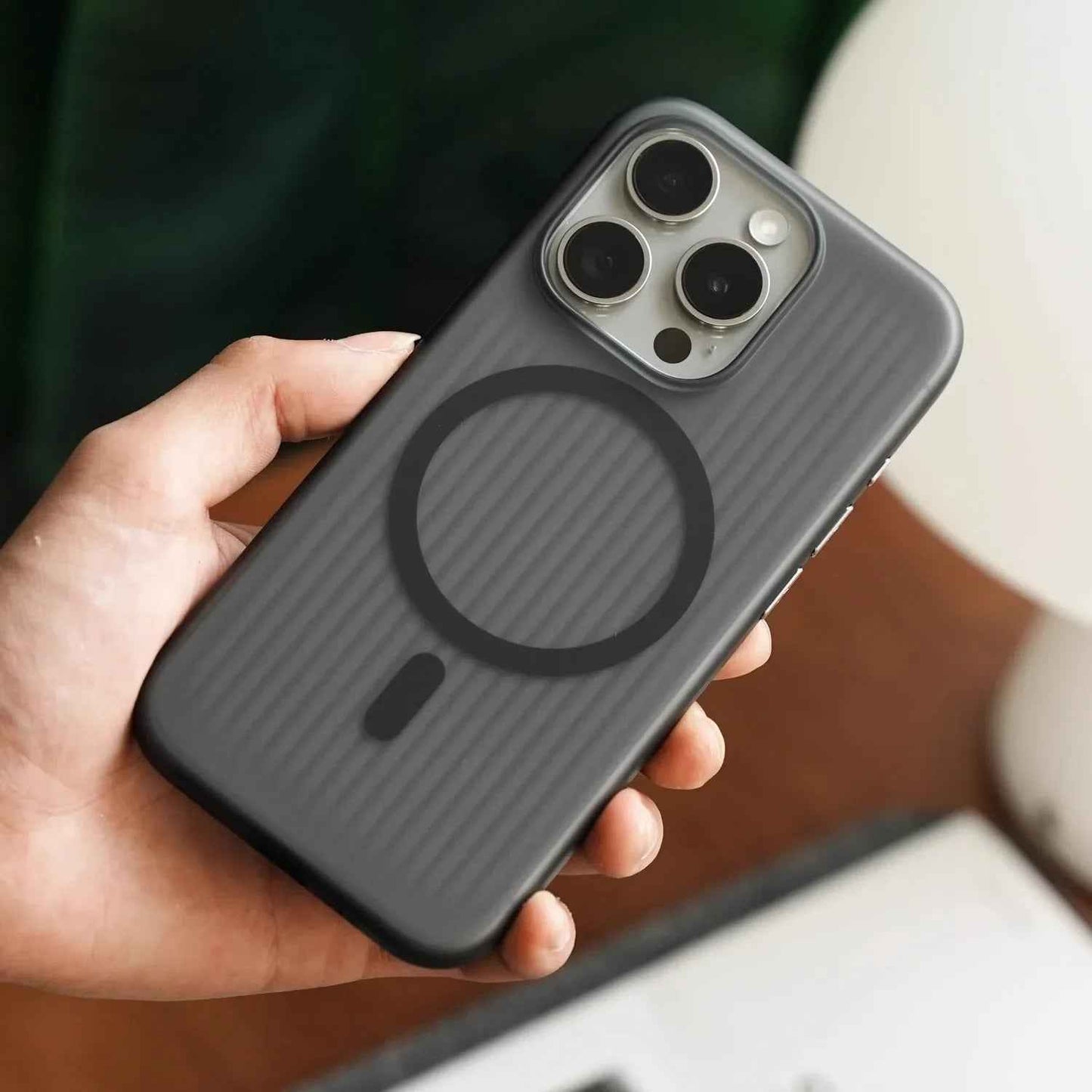 iPhone Series - Corrugated Pattern Magsafe Case