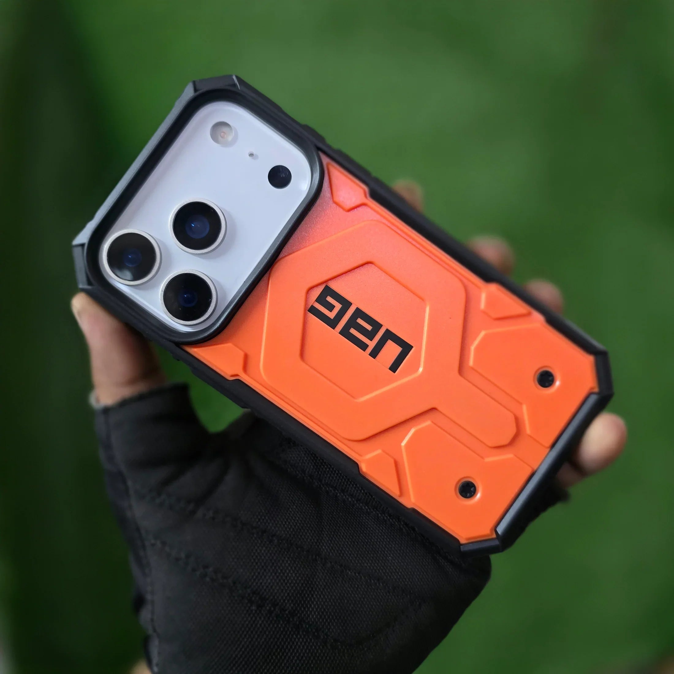 Pathfinder MagSafe UAG Case - iPhone